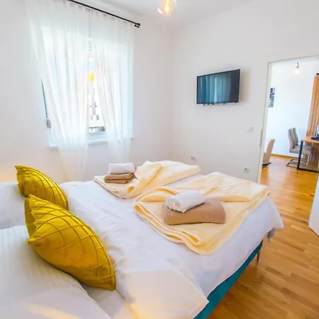 Lucy 1 * סיטלוק